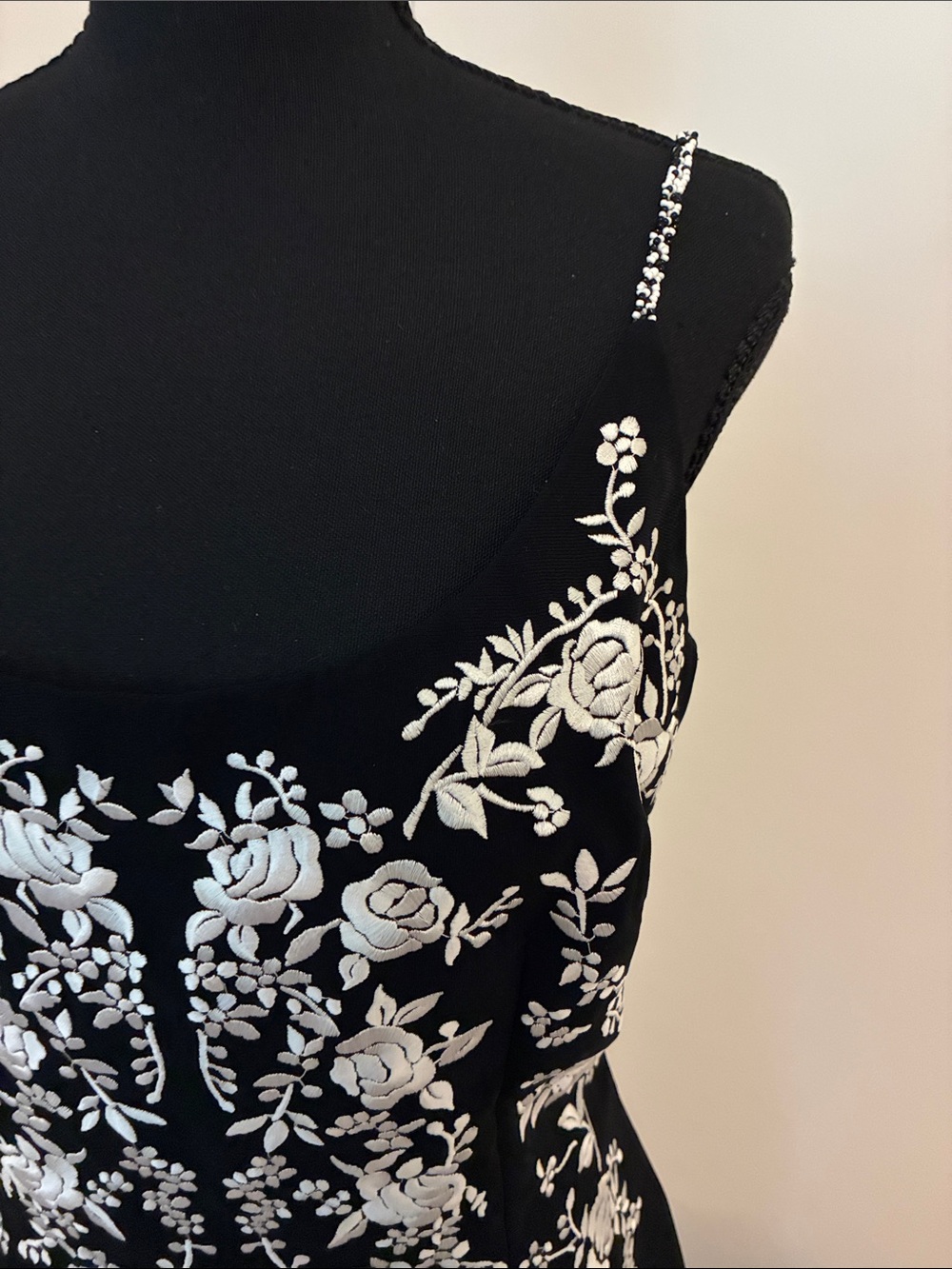 Vintage 90s Maggie London black and white embroidered dress, 10 - Picture 2 of 5